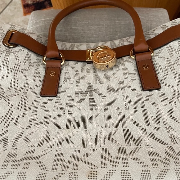 MICHAEL KORS- HAMILTON LARGE SATCHEL HAND BAG NWOT - clean, used once - Picture 4 of 14